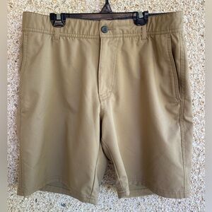 Columbia men’s Freezer Coil shorts Size 34